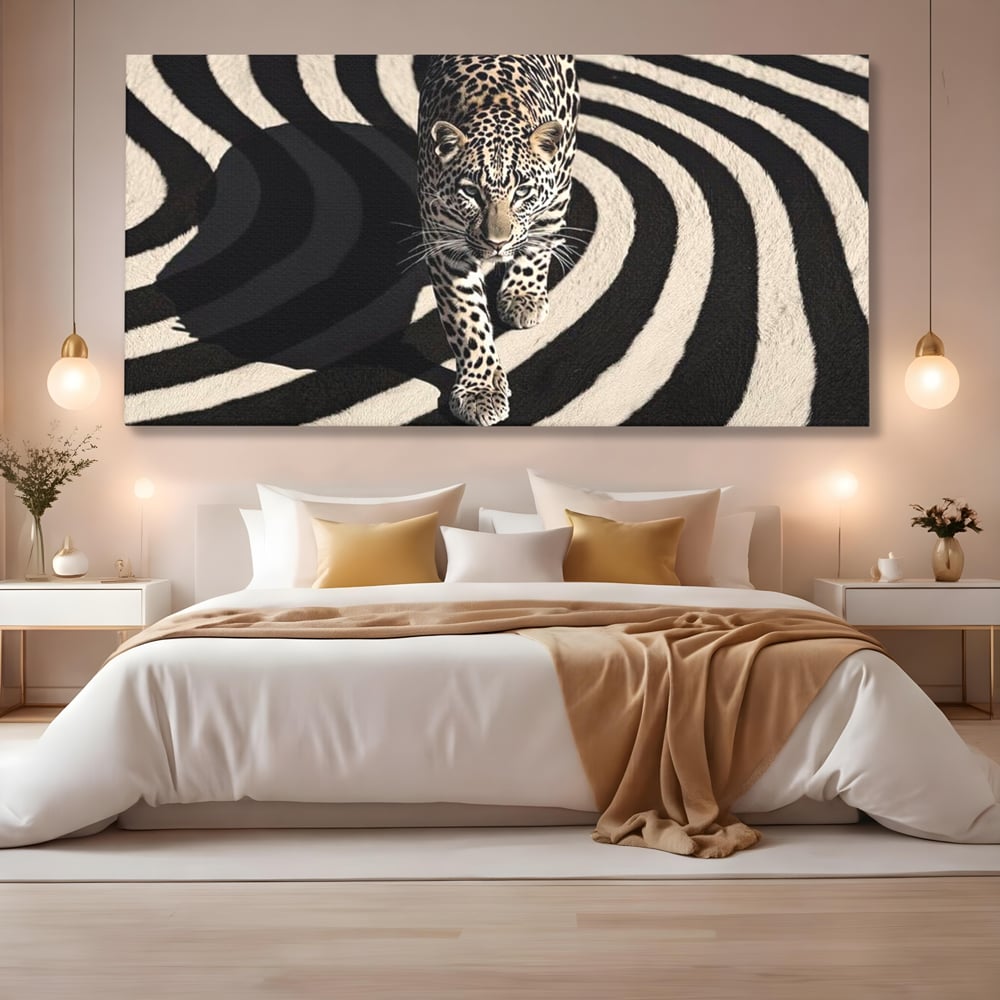 Tablou canvas cu tablou canvas cu leopard pe fundal spiralat alb-negru, fara rama, pe sasiu de lemn, pe perete intr-un dormitor